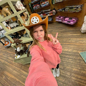 Meet your Posher, Madison